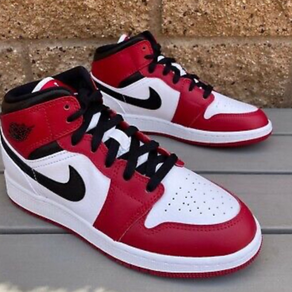 Air Jordan 1 Mid Chicago Red GS